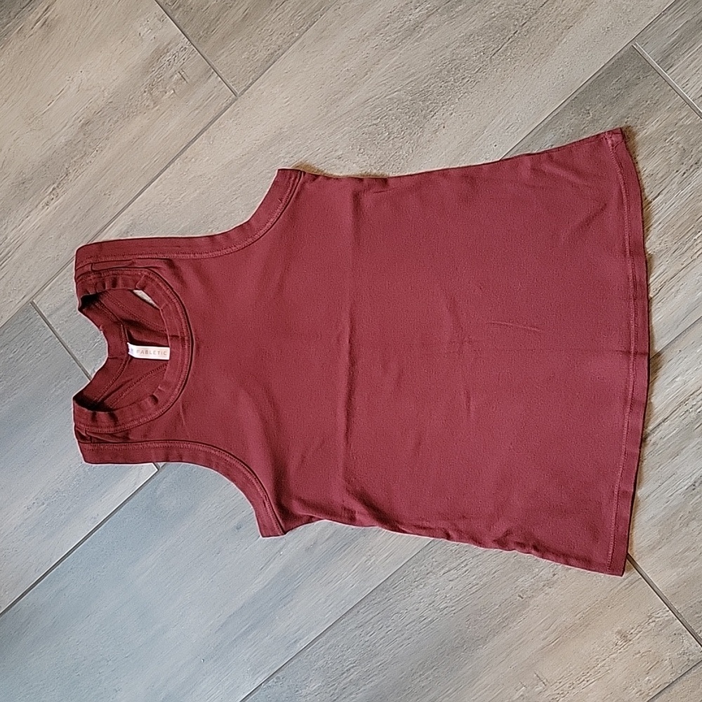 Fabletics Tinsley Tank Top in Umbria Red, size Medium